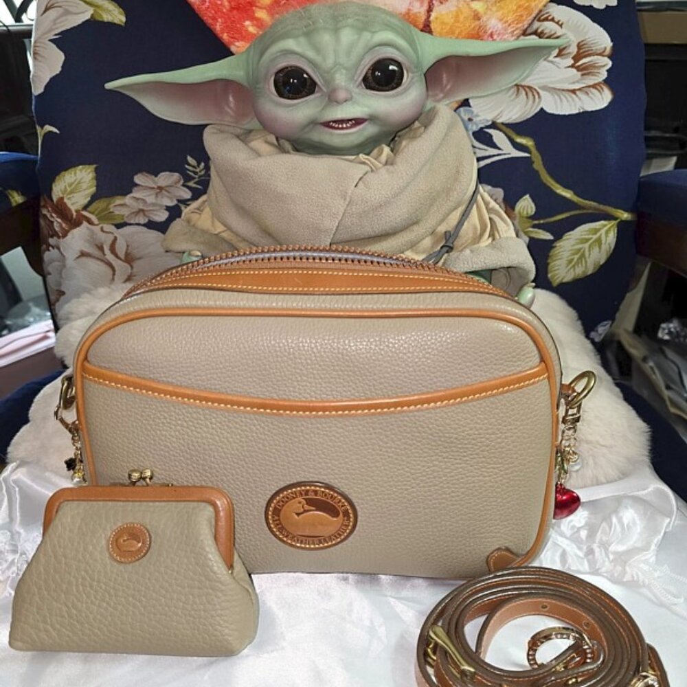 Vintage Dooney AWL Taupe Crossbody Zip-Top  Camera Bag & Kiss Lock Coin  - NWOT